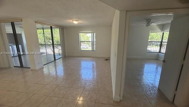 For Sale: $229,000 (2 beds, 2 baths, 978 Square Feet)