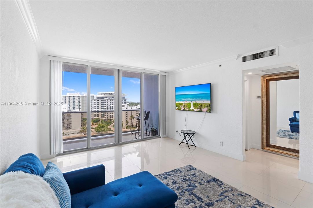 For Rent: $2,350 (1 beds, 1 baths, 898 Square Feet)