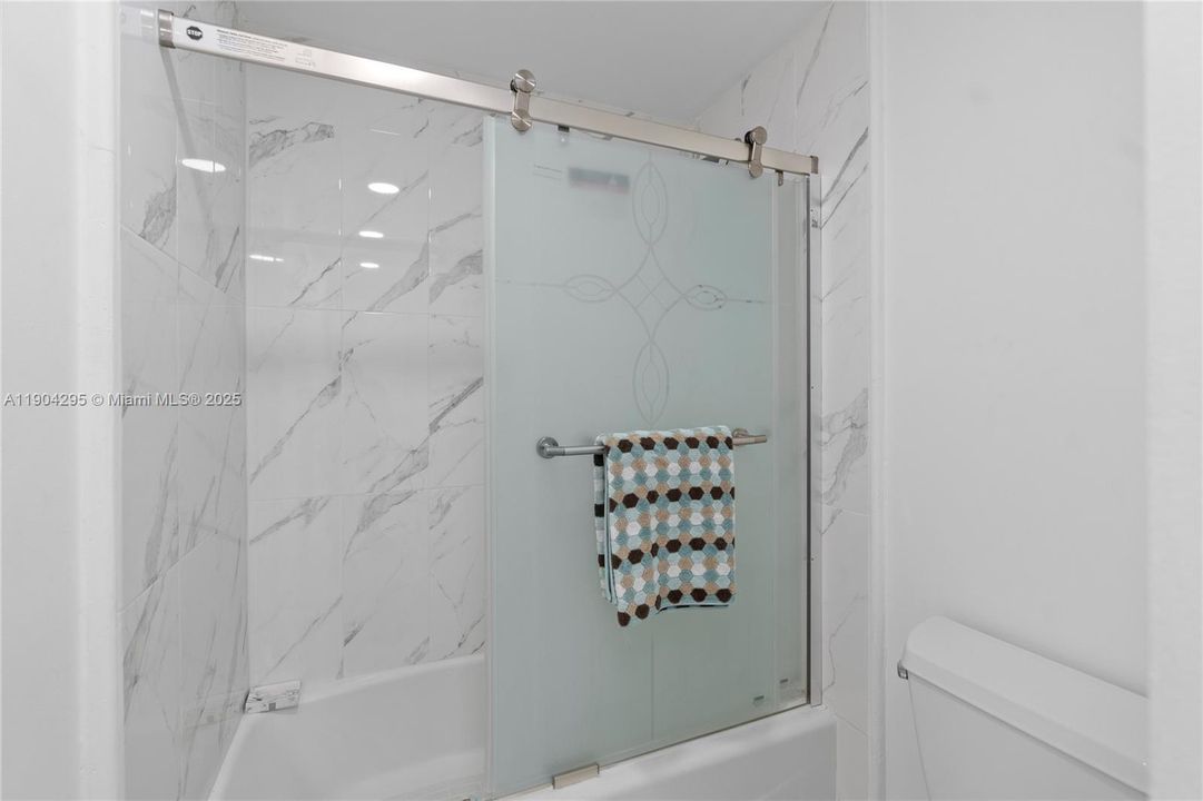 For Rent: $2,350 (1 beds, 1 baths, 898 Square Feet)