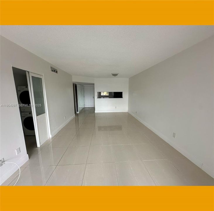 LIVING ROOM KTICHE VIEW ANGLE