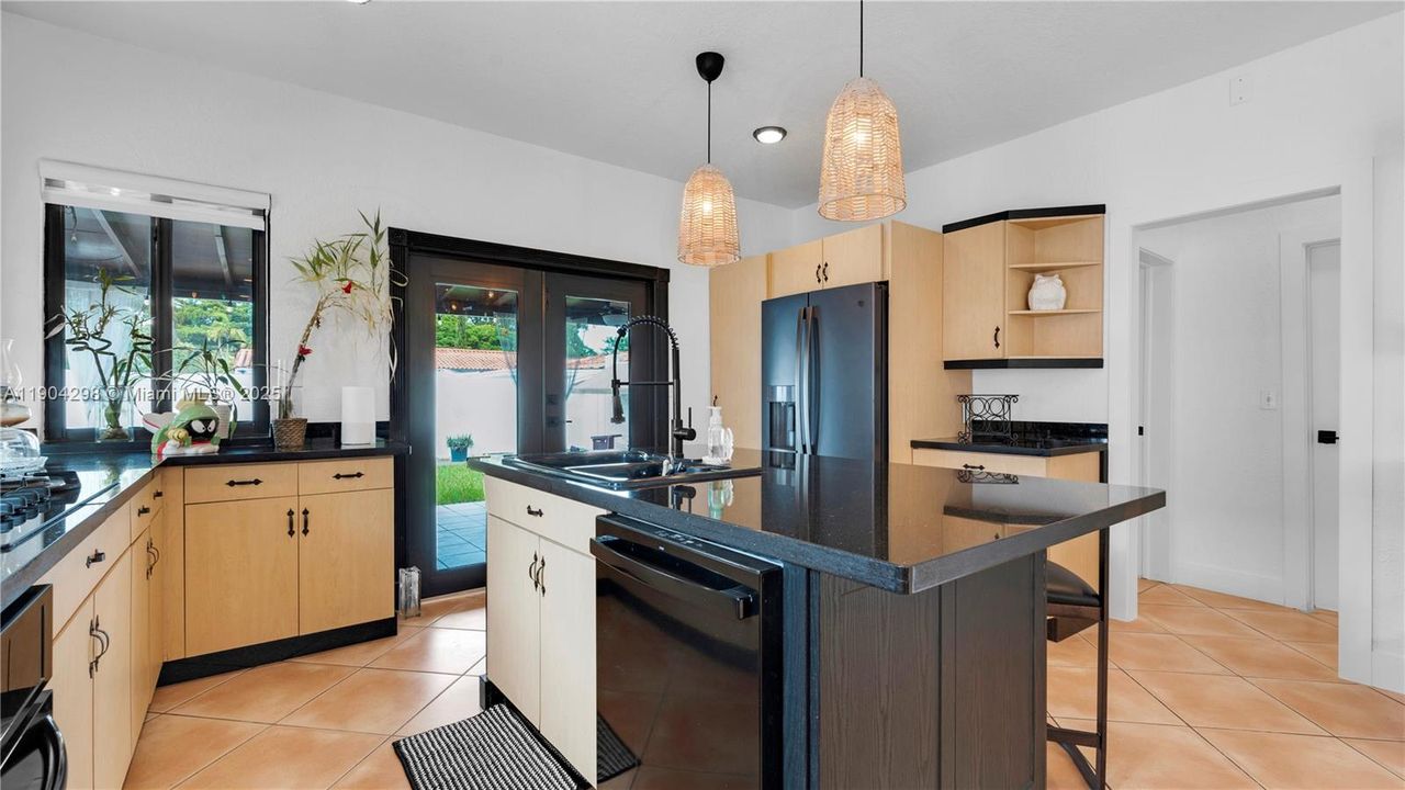 For Rent: $3,950 (3 beds, 1 baths, 1591 Square Feet)