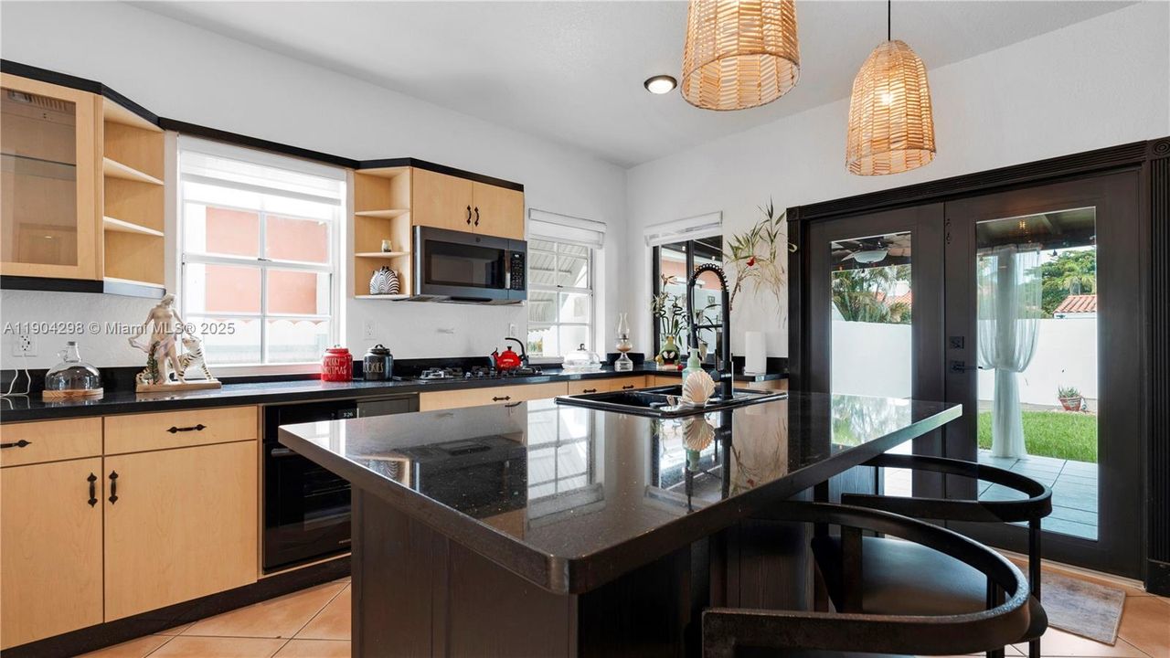 For Rent: $3,950 (3 beds, 1 baths, 1591 Square Feet)