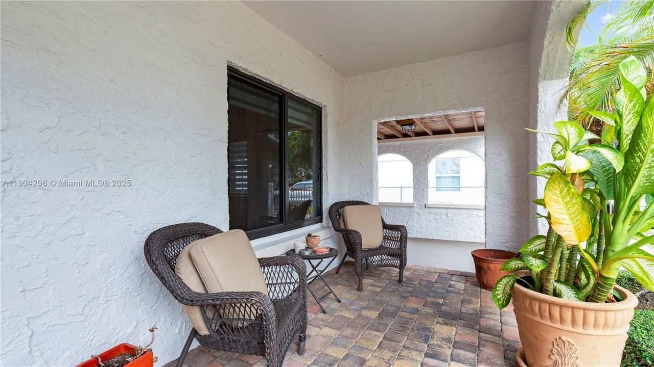 For Rent: $3,950 (3 beds, 1 baths, 1591 Square Feet)