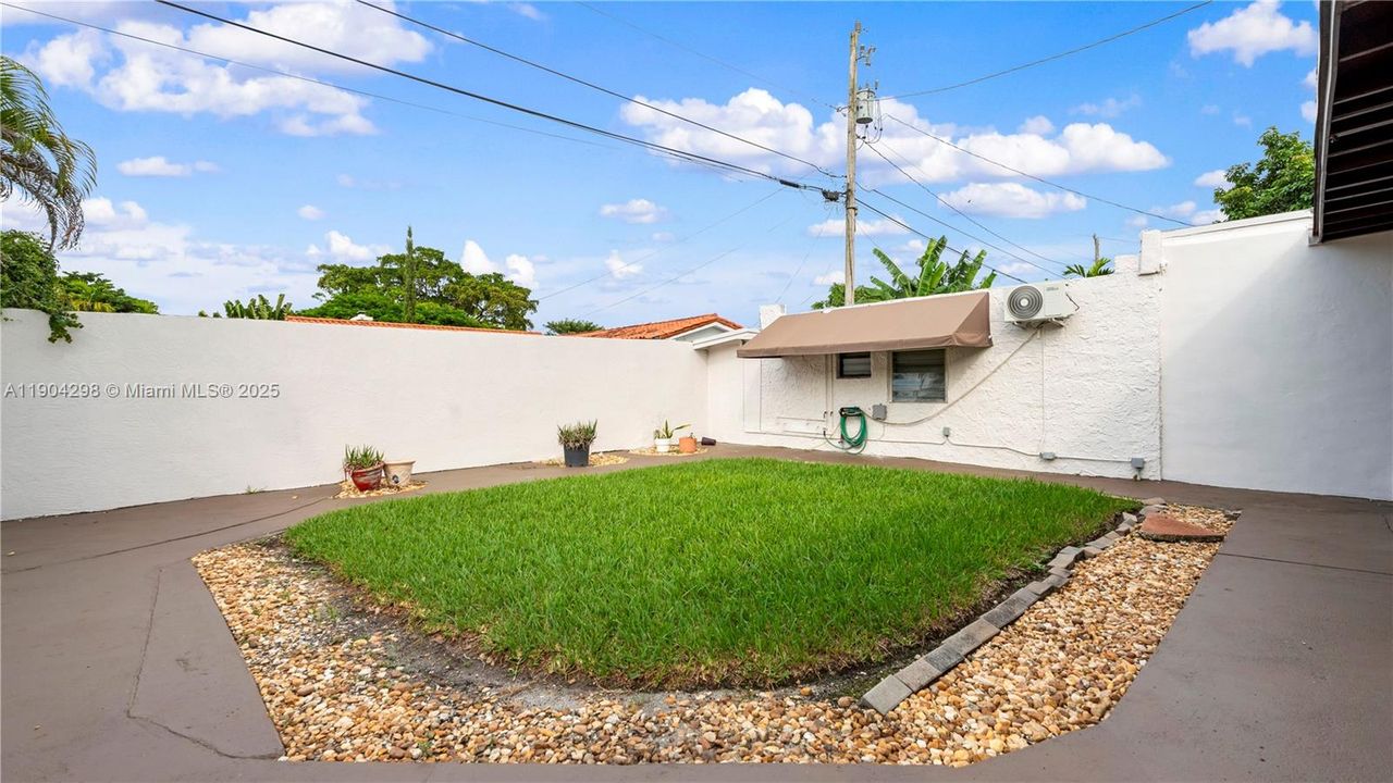 For Rent: $3,950 (3 beds, 1 baths, 1591 Square Feet)