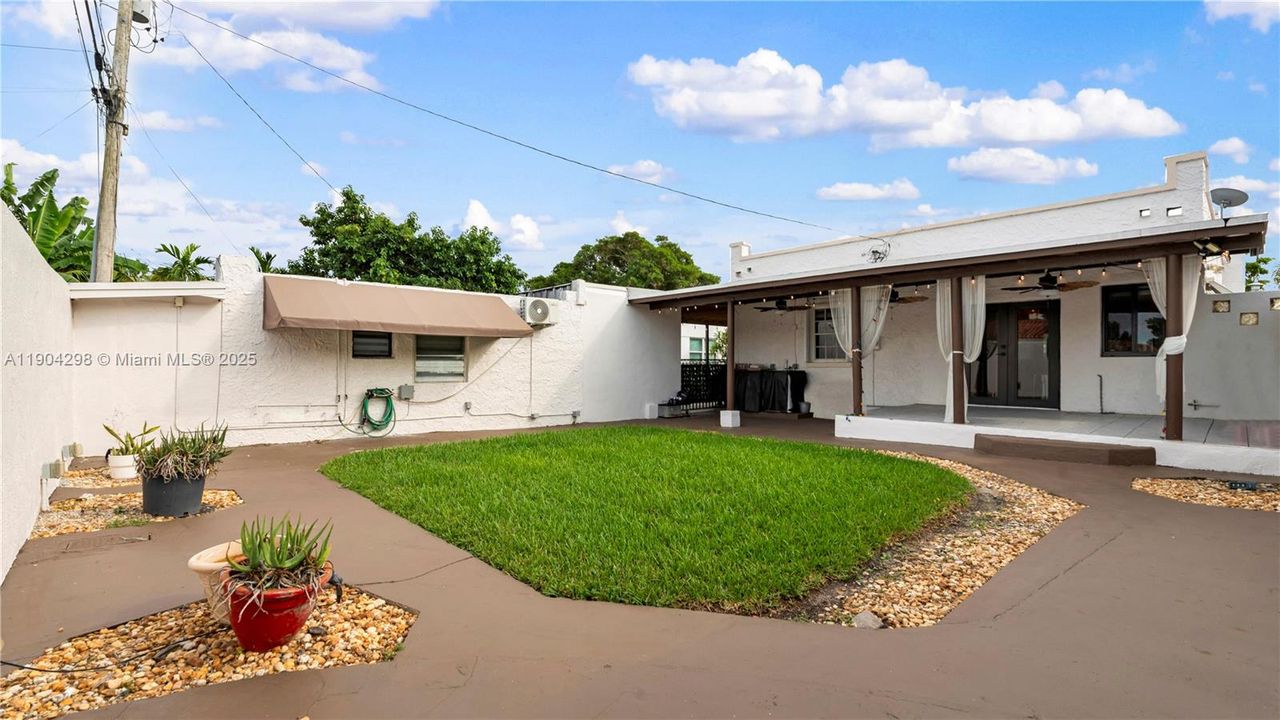 For Rent: $3,950 (3 beds, 1 baths, 1591 Square Feet)