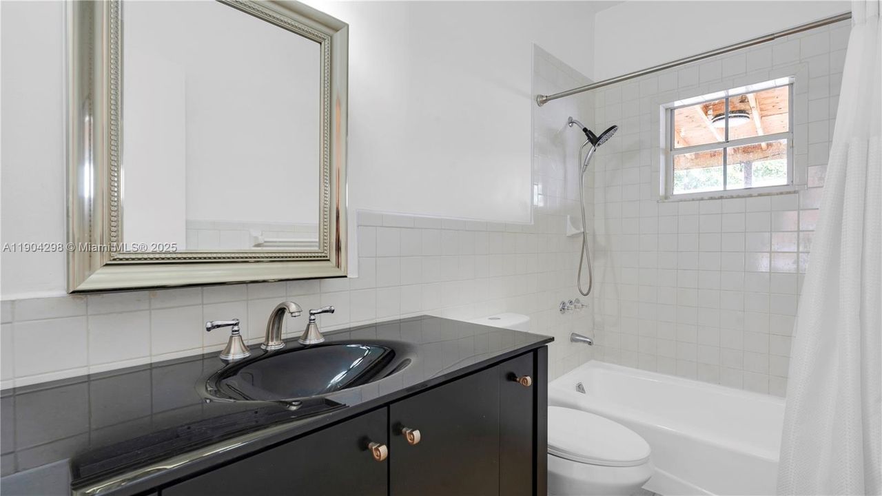 For Rent: $3,950 (3 beds, 1 baths, 1591 Square Feet)