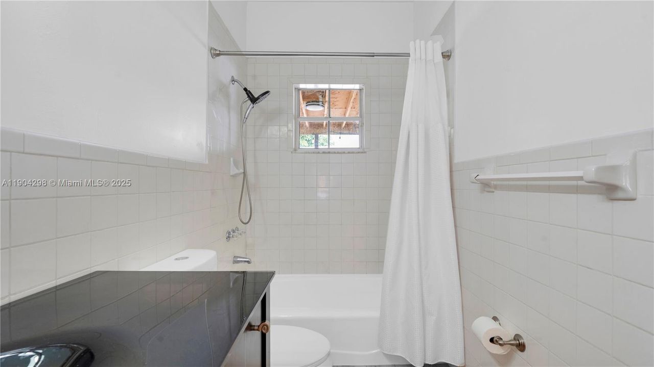 For Rent: $3,950 (3 beds, 1 baths, 1591 Square Feet)