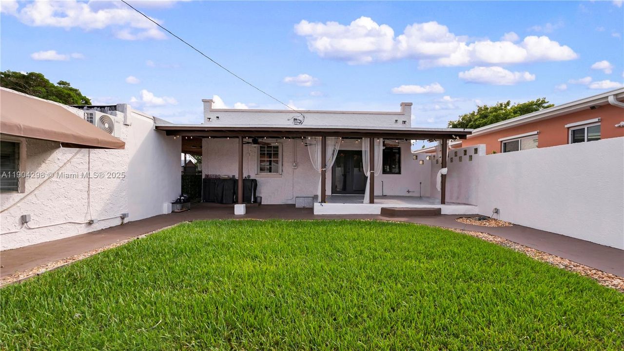 For Rent: $3,950 (3 beds, 1 baths, 1591 Square Feet)