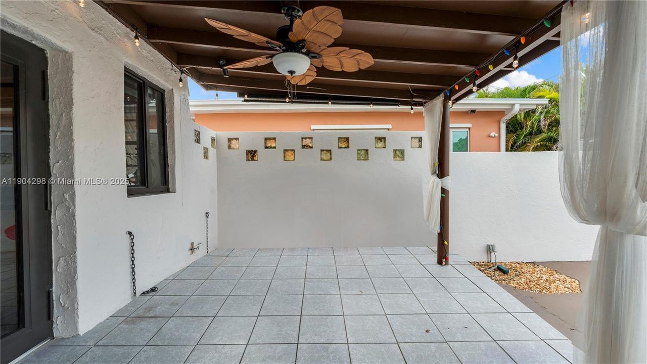 For Rent: $3,950 (3 beds, 1 baths, 1591 Square Feet)