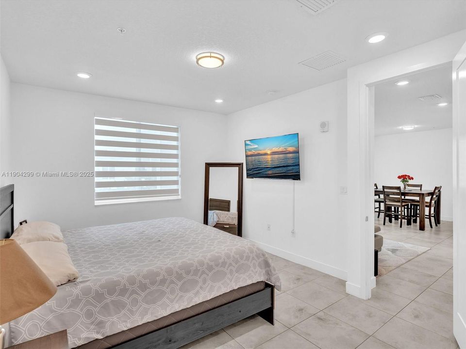 For Sale: $450,000 (3 beds, 2 baths, 1102 Square Feet)