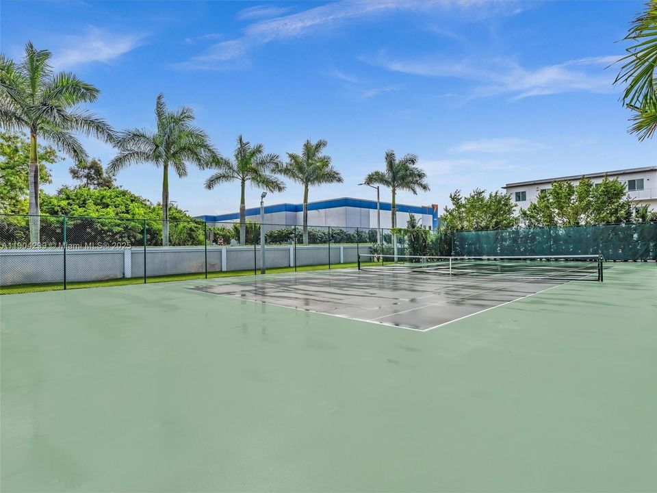 For Sale: $450,000 (3 beds, 2 baths, 1102 Square Feet)