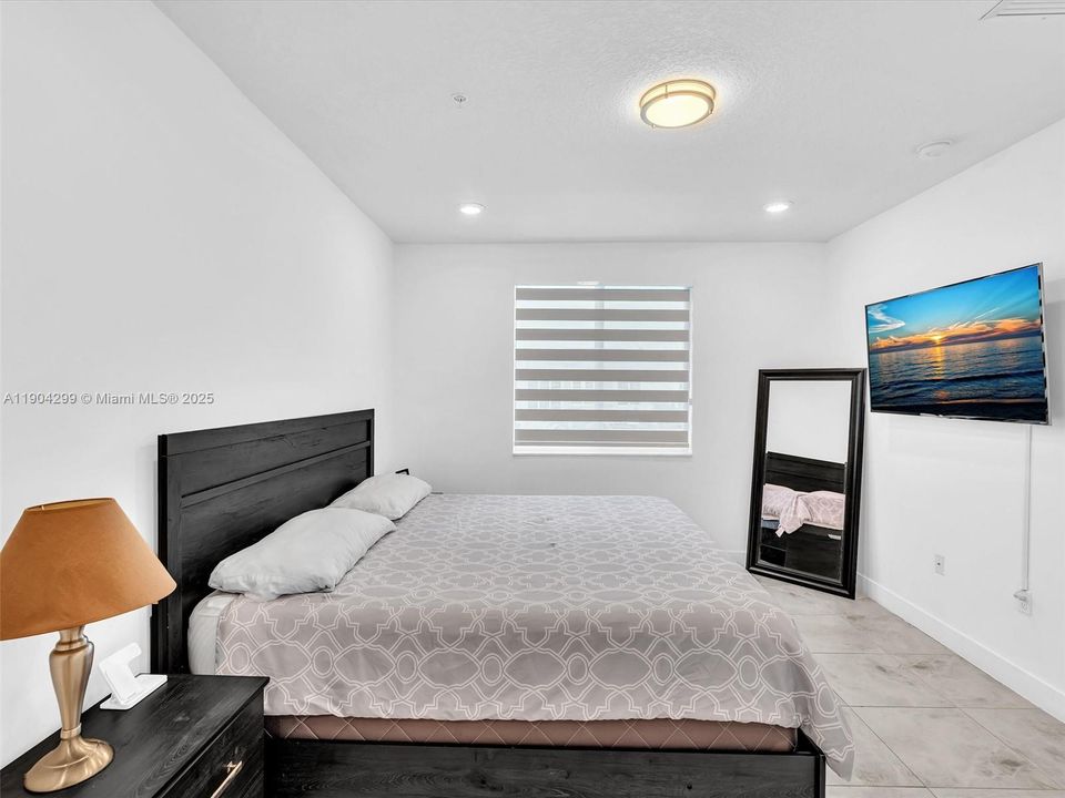 For Sale: $450,000 (3 beds, 2 baths, 1102 Square Feet)