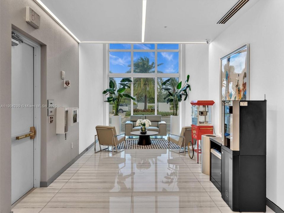 For Sale: $450,000 (3 beds, 2 baths, 1102 Square Feet)