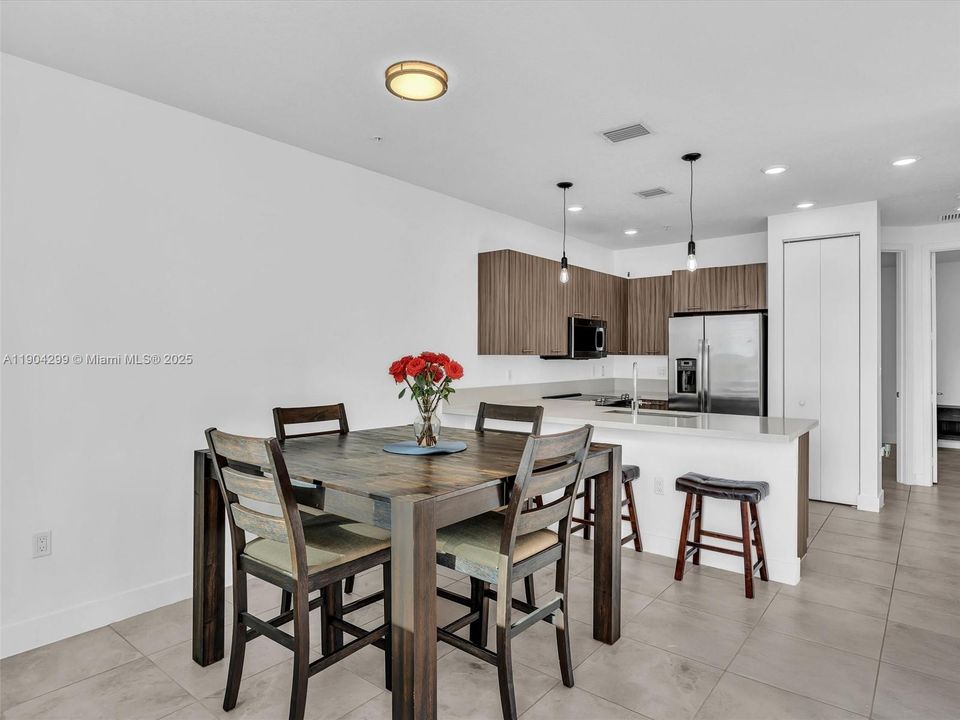 For Sale: $450,000 (3 beds, 2 baths, 1102 Square Feet)