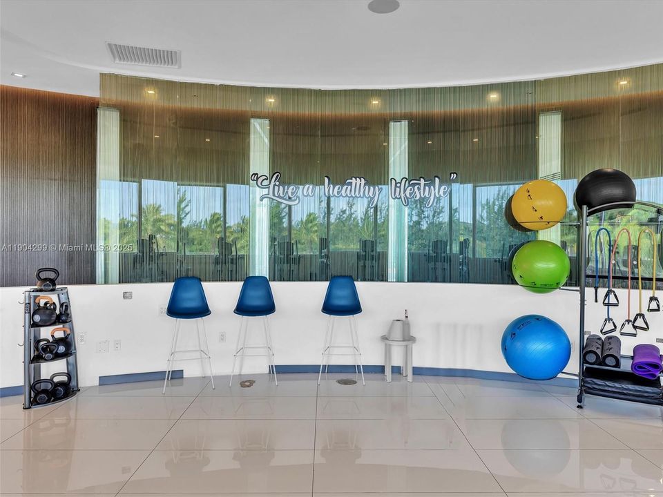 For Sale: $450,000 (3 beds, 2 baths, 1102 Square Feet)