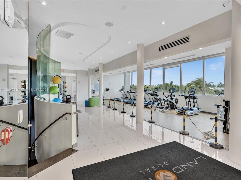 For Sale: $450,000 (3 beds, 2 baths, 1102 Square Feet)