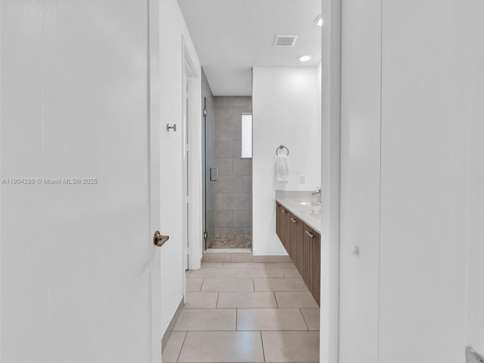 For Sale: $450,000 (3 beds, 2 baths, 1102 Square Feet)