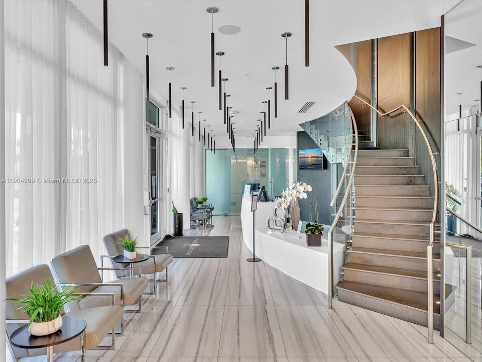 For Sale: $450,000 (3 beds, 2 baths, 1102 Square Feet)