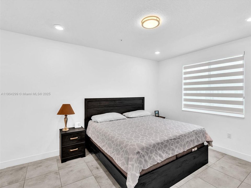 For Sale: $450,000 (3 beds, 2 baths, 1102 Square Feet)