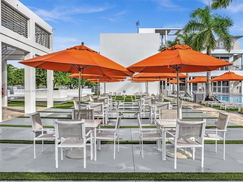 For Sale: $450,000 (3 beds, 2 baths, 1102 Square Feet)