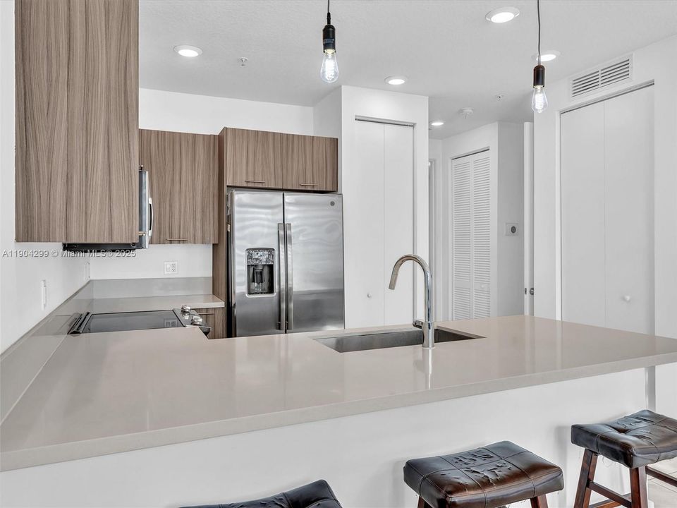 For Sale: $450,000 (3 beds, 2 baths, 1102 Square Feet)