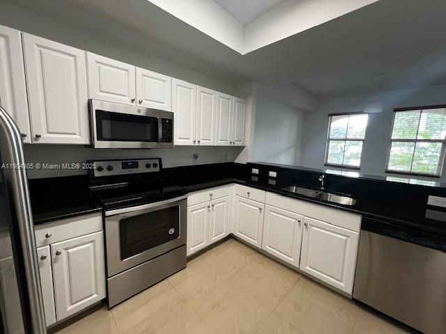For Rent: $2,950 (3 beds, 2 baths, 1207 Square Feet)