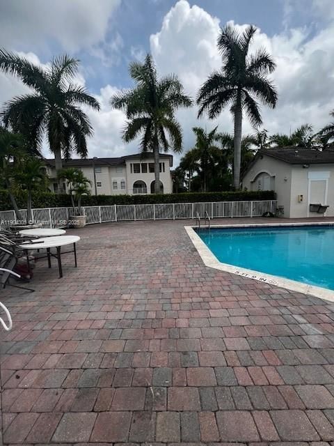 For Rent: $2,950 (3 beds, 2 baths, 1207 Square Feet)