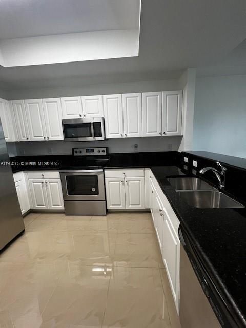 For Rent: $2,950 (3 beds, 2 baths, 1207 Square Feet)