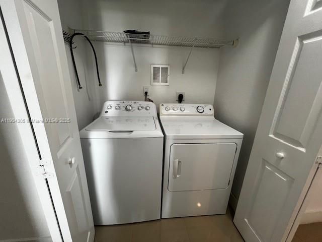 For Rent: $2,950 (3 beds, 2 baths, 1207 Square Feet)