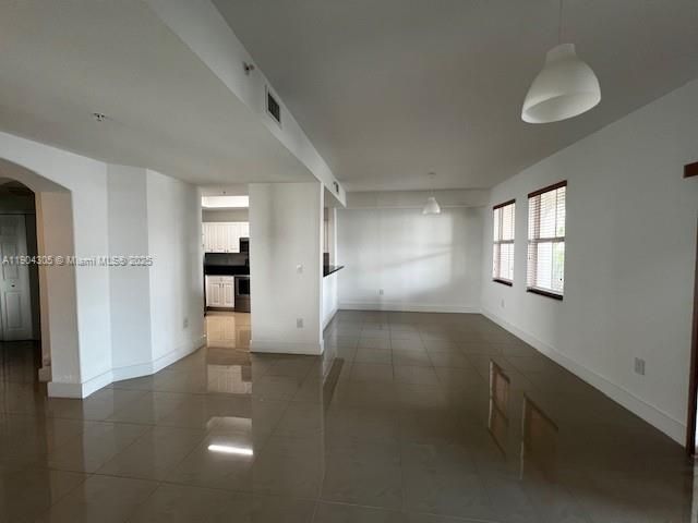 For Rent: $2,950 (3 beds, 2 baths, 1207 Square Feet)