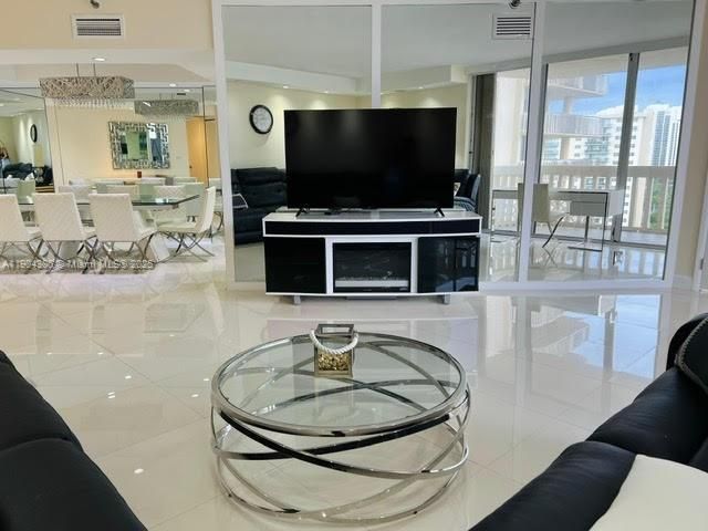 For Rent: $3,000 (2 beds, 2 baths, 1512 Square Feet)