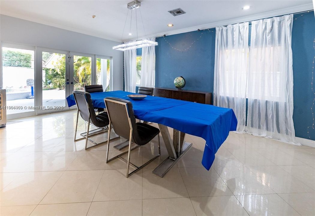 На продажу: $999,999 (4 спален, 4 ванн, 3528 Квадратных фут)