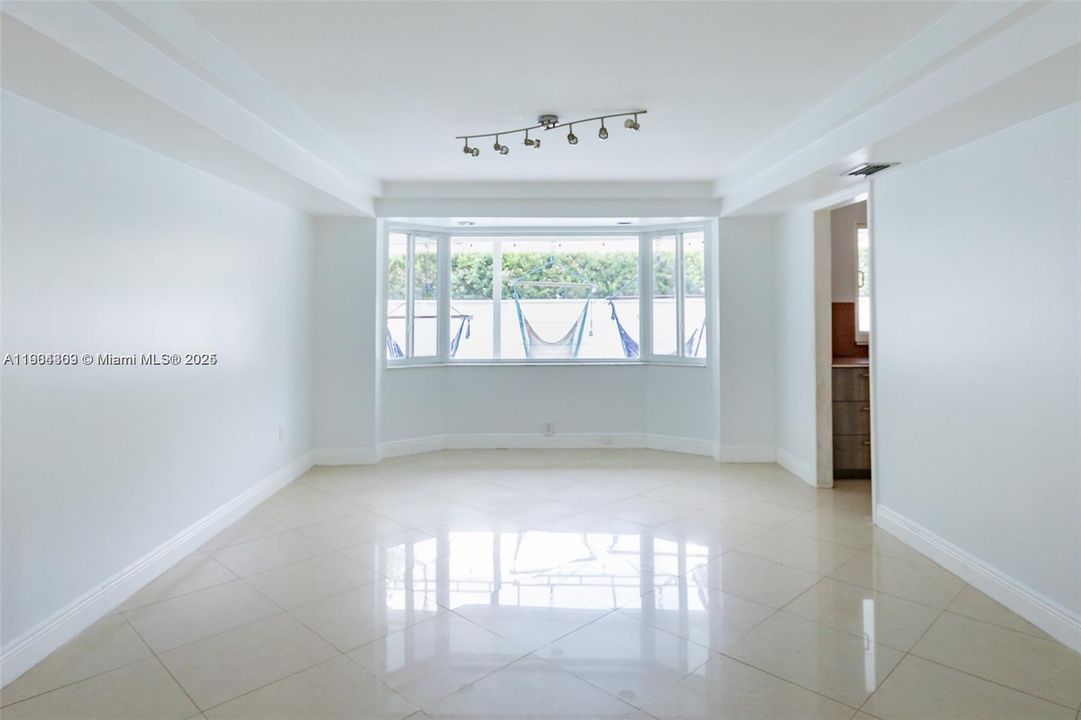 На продажу: $999,999 (4 спален, 4 ванн, 3528 Квадратных фут)