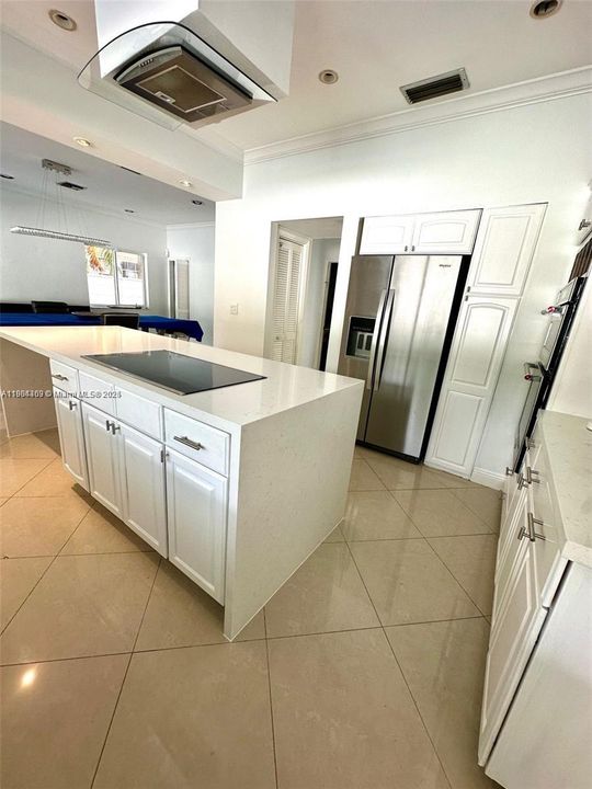 На продажу: $999,999 (4 спален, 4 ванн, 3528 Квадратных фут)