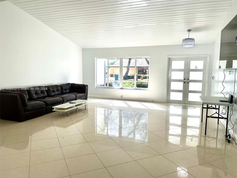 На продажу: $999,999 (4 спален, 4 ванн, 3528 Квадратных фут)