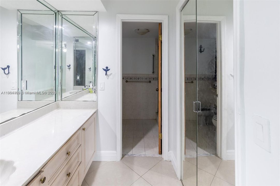 На продажу: $999,999 (4 спален, 4 ванн, 3528 Квадратных фут)