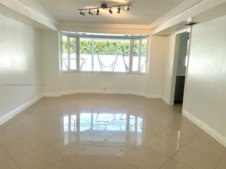 На продажу: $999,999 (4 спален, 4 ванн, 3528 Квадратных фут)