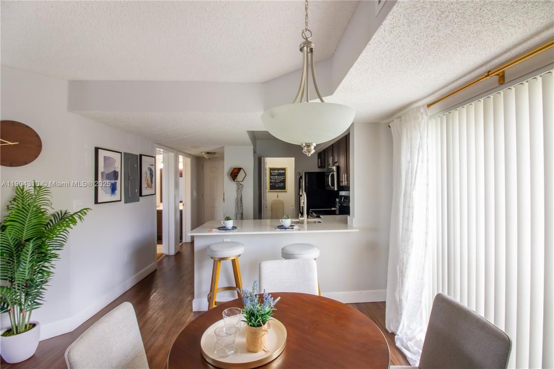 For Rent: $2,278 (2 beds, 2 baths, 1050 Square Feet)