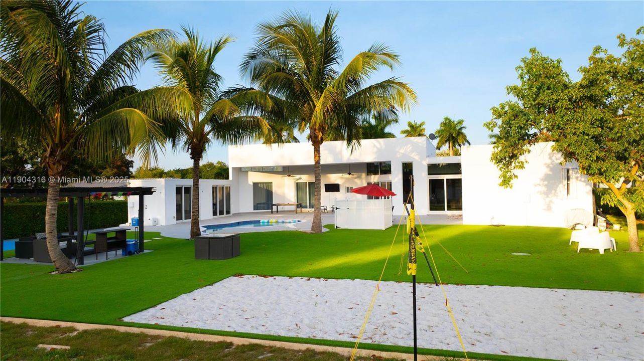 В аренду: $15,000 (5 спален, 4 ванн, 4462 Квадратных фут)