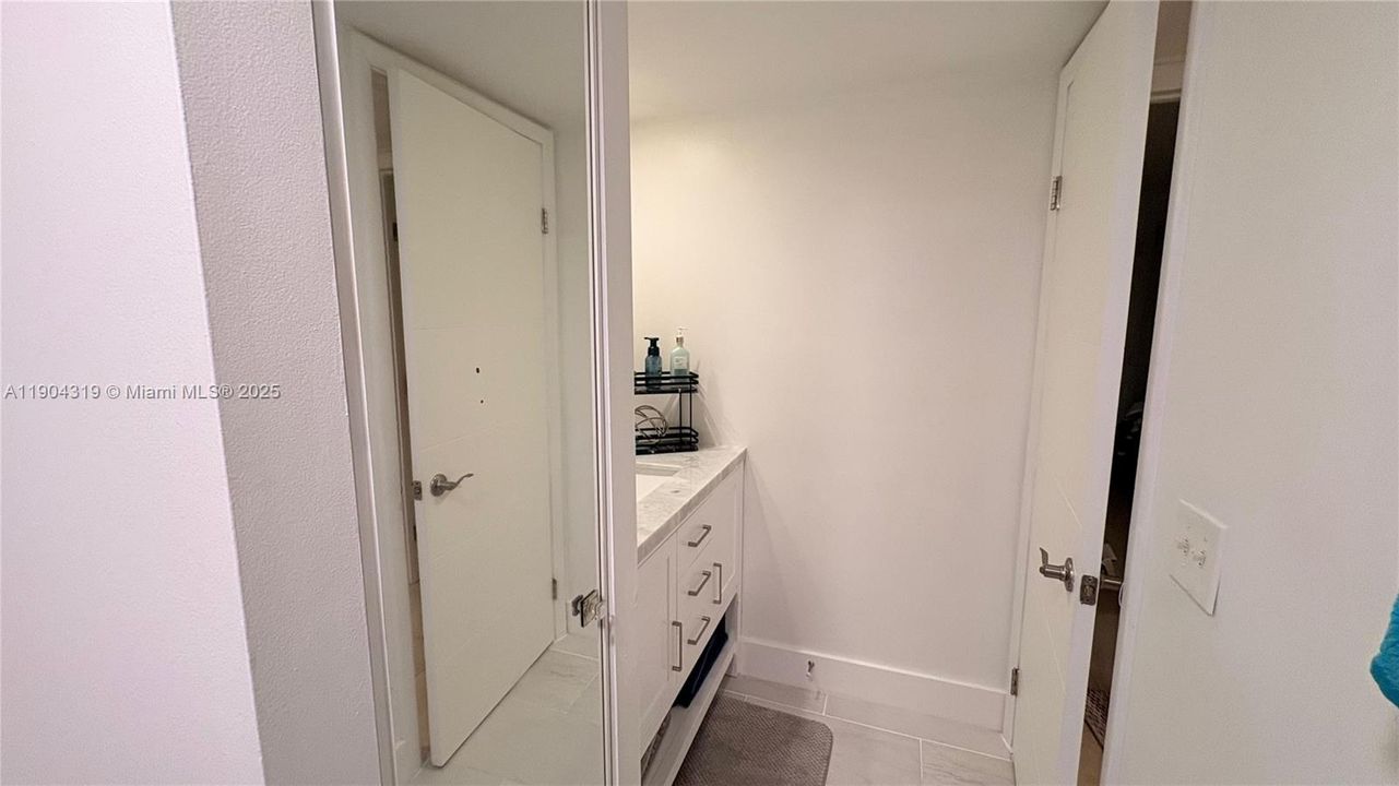 Под контрактом: $2,350 (2 спален, 2 ванн, 1236 Квадратных фут)