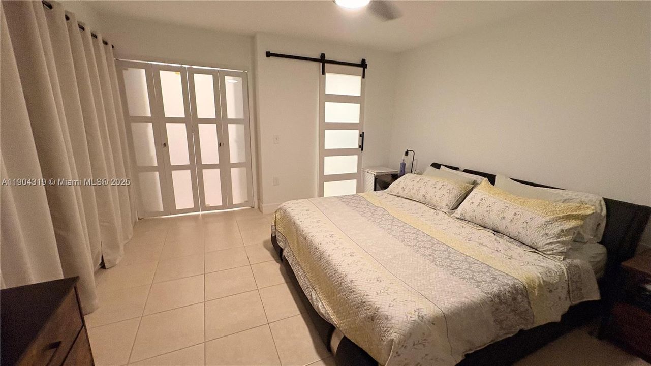 Под контрактом: $2,350 (2 спален, 2 ванн, 1236 Квадратных фут)