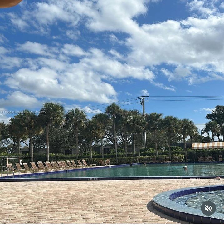 Под контрактом: $2,350 (2 спален, 2 ванн, 1236 Квадратных фут)