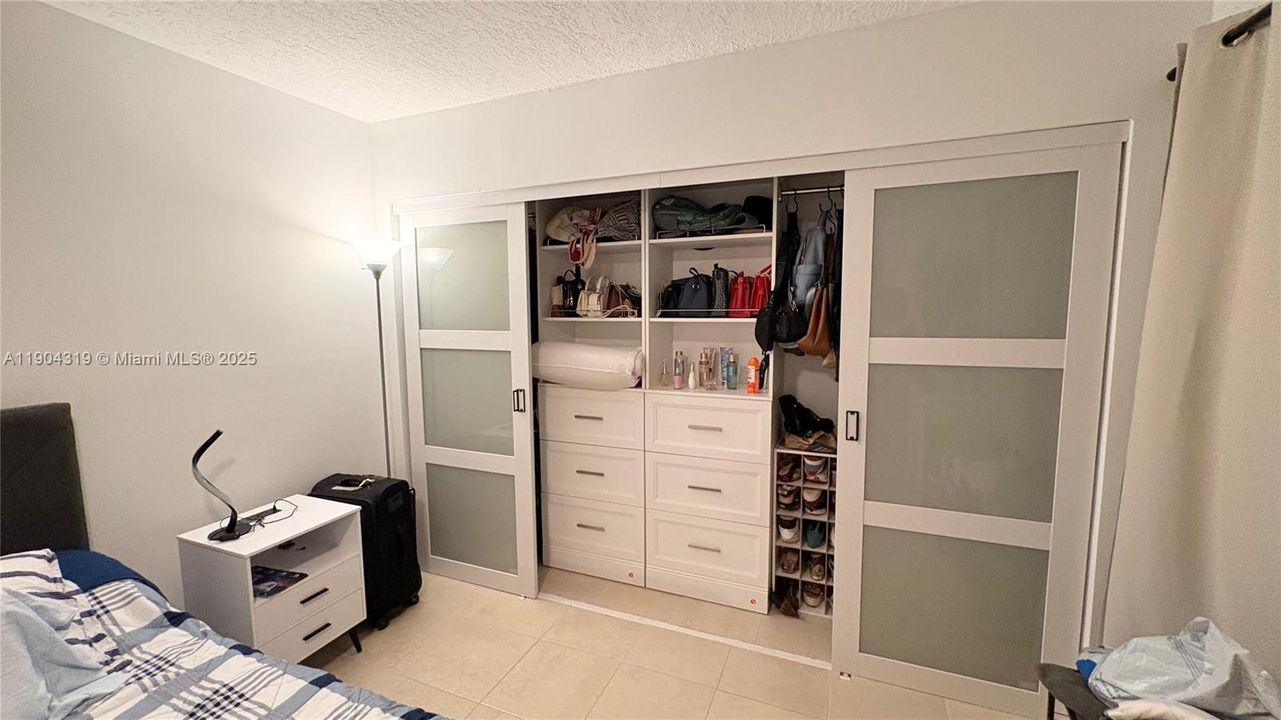 Под контрактом: $2,350 (2 спален, 2 ванн, 1236 Квадратных фут)