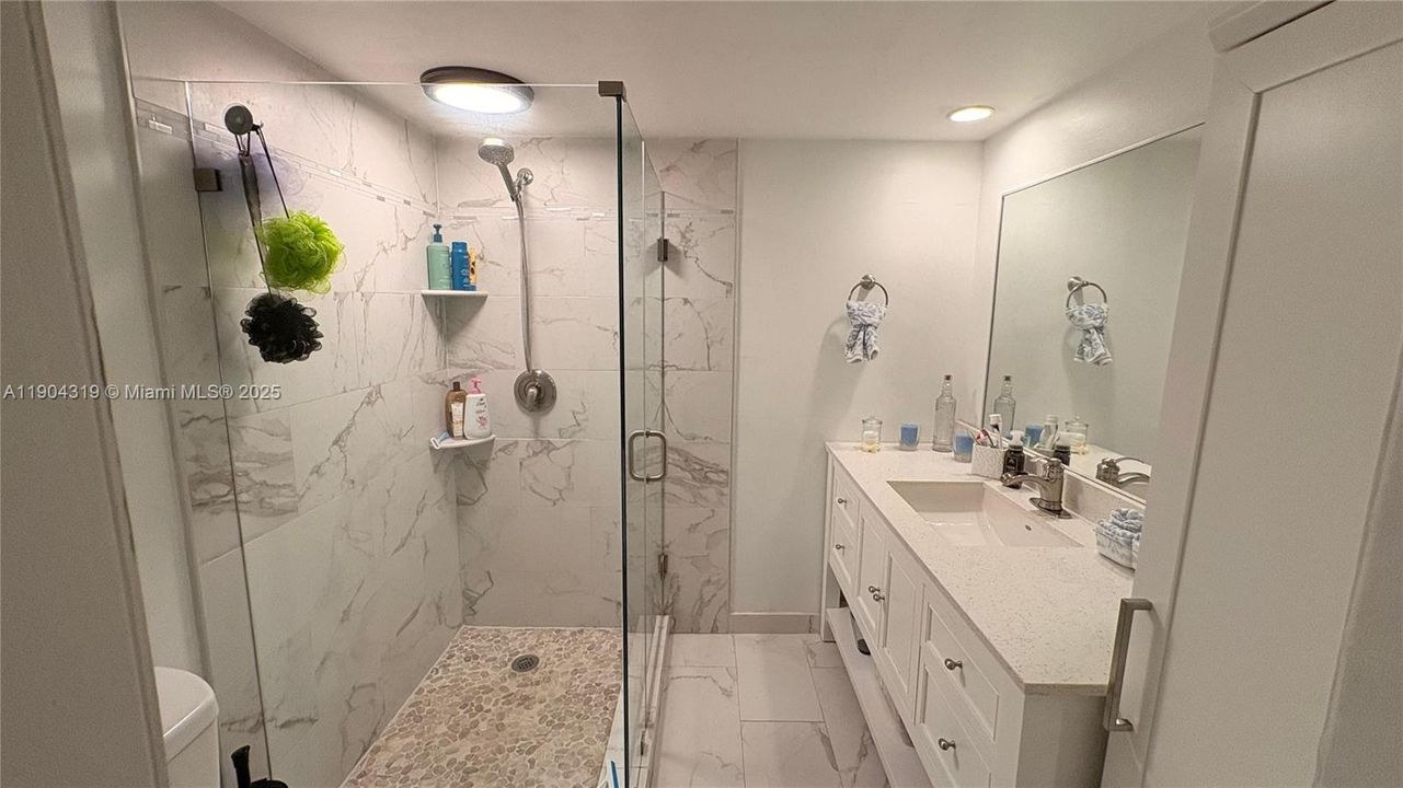 Под контрактом: $2,350 (2 спален, 2 ванн, 1236 Квадратных фут)