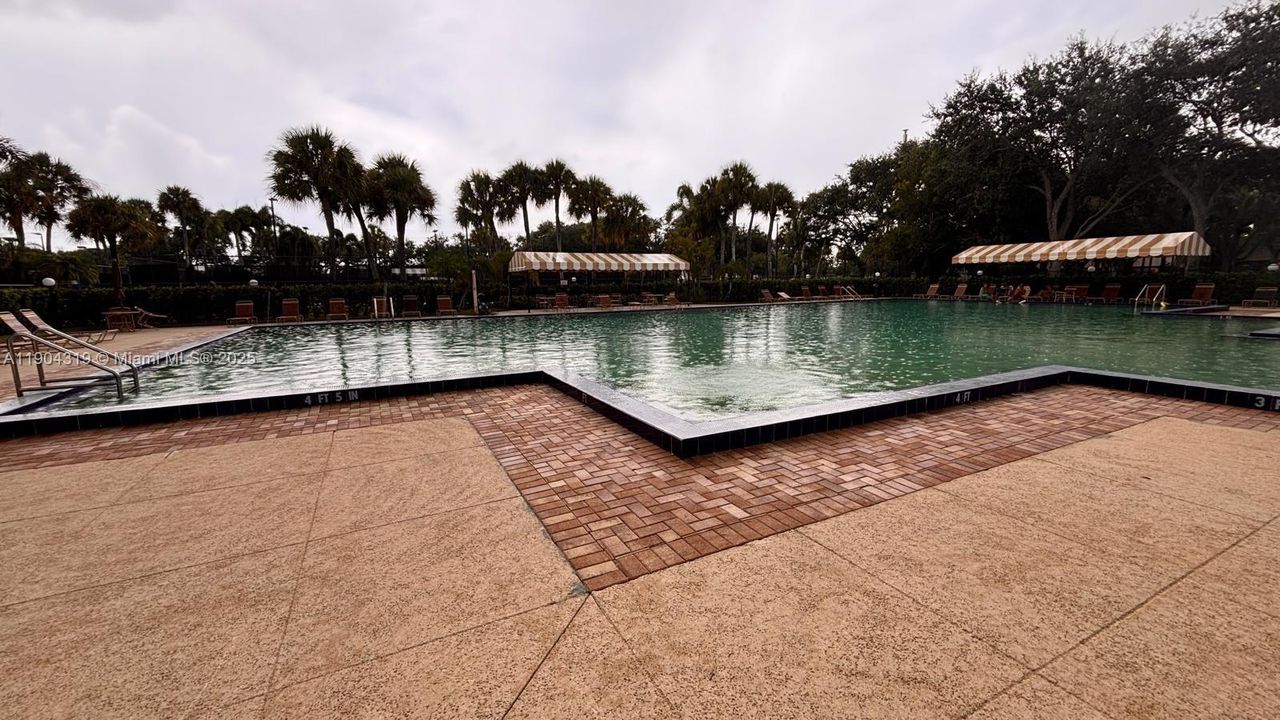 Под контрактом: $2,350 (2 спален, 2 ванн, 1236 Квадратных фут)