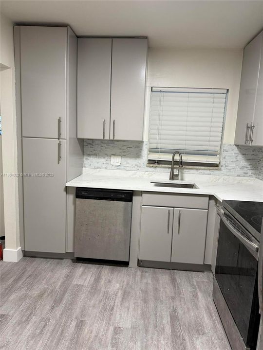 Recently Rented: $2,050 (2 beds, 2 baths, 922 Square Feet)
