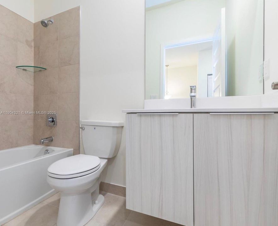 合同活跃: $3,550 (3 贝兹, 2 浴室, 1586 平方英尺)