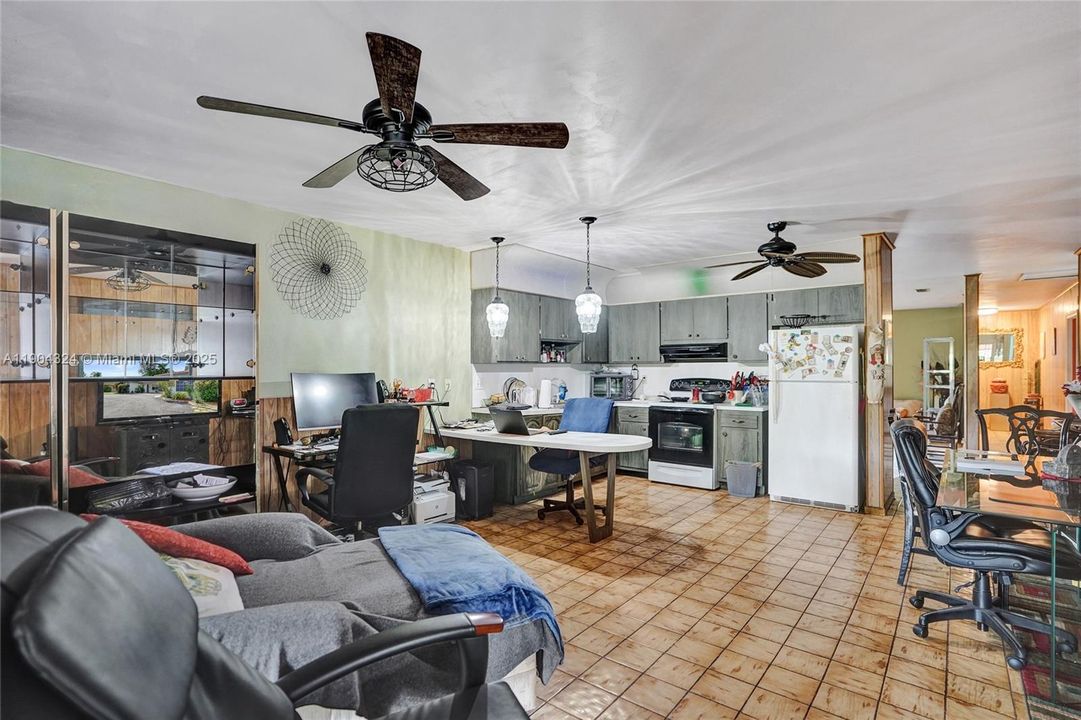 待售: $750,000 (0 贝兹, 0 浴室, 3956 平方英尺)