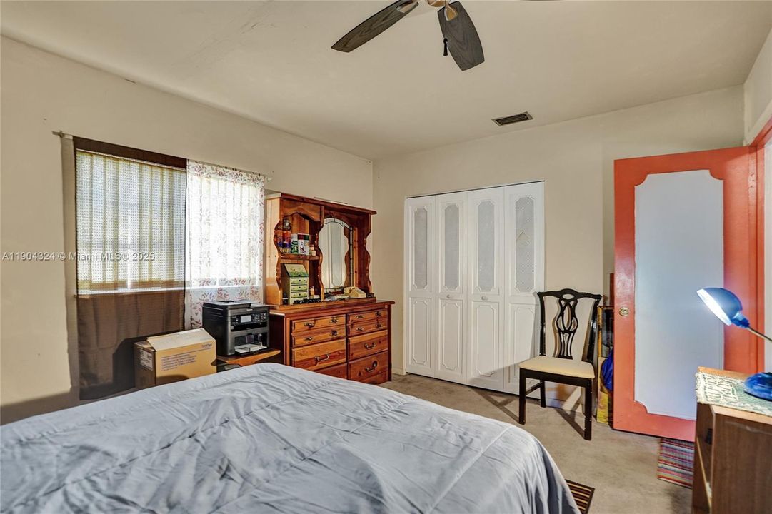 待售: $750,000 (0 贝兹, 0 浴室, 3956 平方英尺)