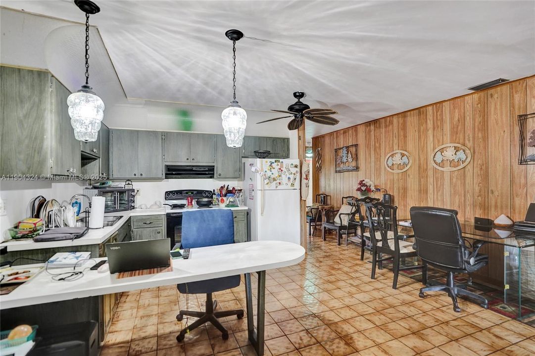 待售: $750,000 (0 贝兹, 0 浴室, 3956 平方英尺)